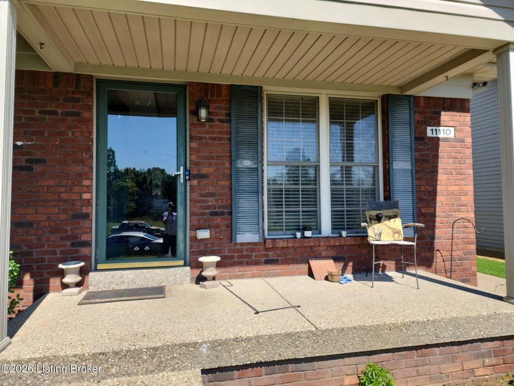 Photo of 11110 Sandwood Pl, Louisville, KY 40272 (MLS # 1721207)