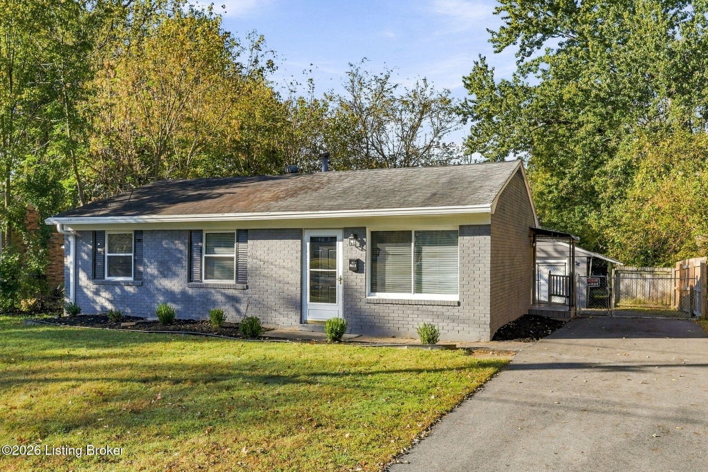 Photo of 9816 Titan Dr, Louisville, KY 40229 (MLS # 1732717)