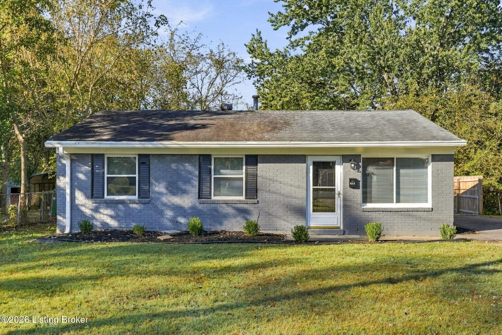 Photo of 9816 Titan Dr, Louisville, KY 40229 (MLS # 1732717)