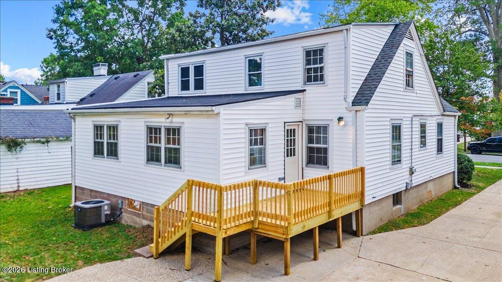 Photo of 3921 Staebler Ave, Louisville, KY 40207 (MLS # 1708594)