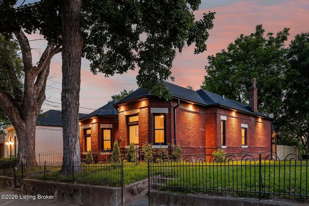 Photo of 1829 Brownsboro Rd, Louisville, KY 40206 (MLS # 1710900)