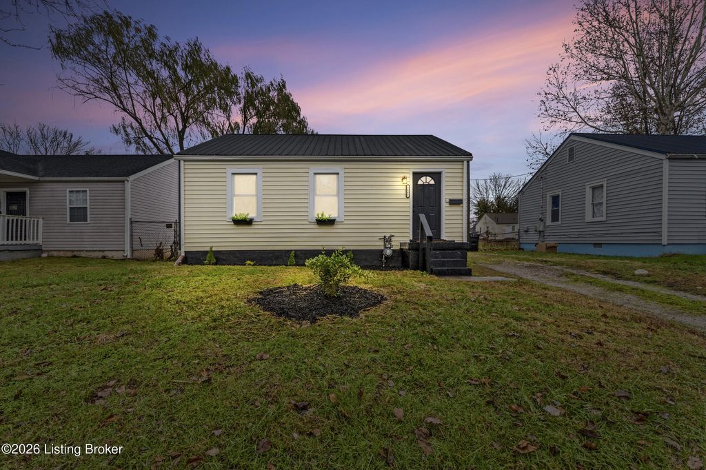 Photo of 1807 Wenatchee Pl, Louisville, KY 40210 (MLS # 1713781)