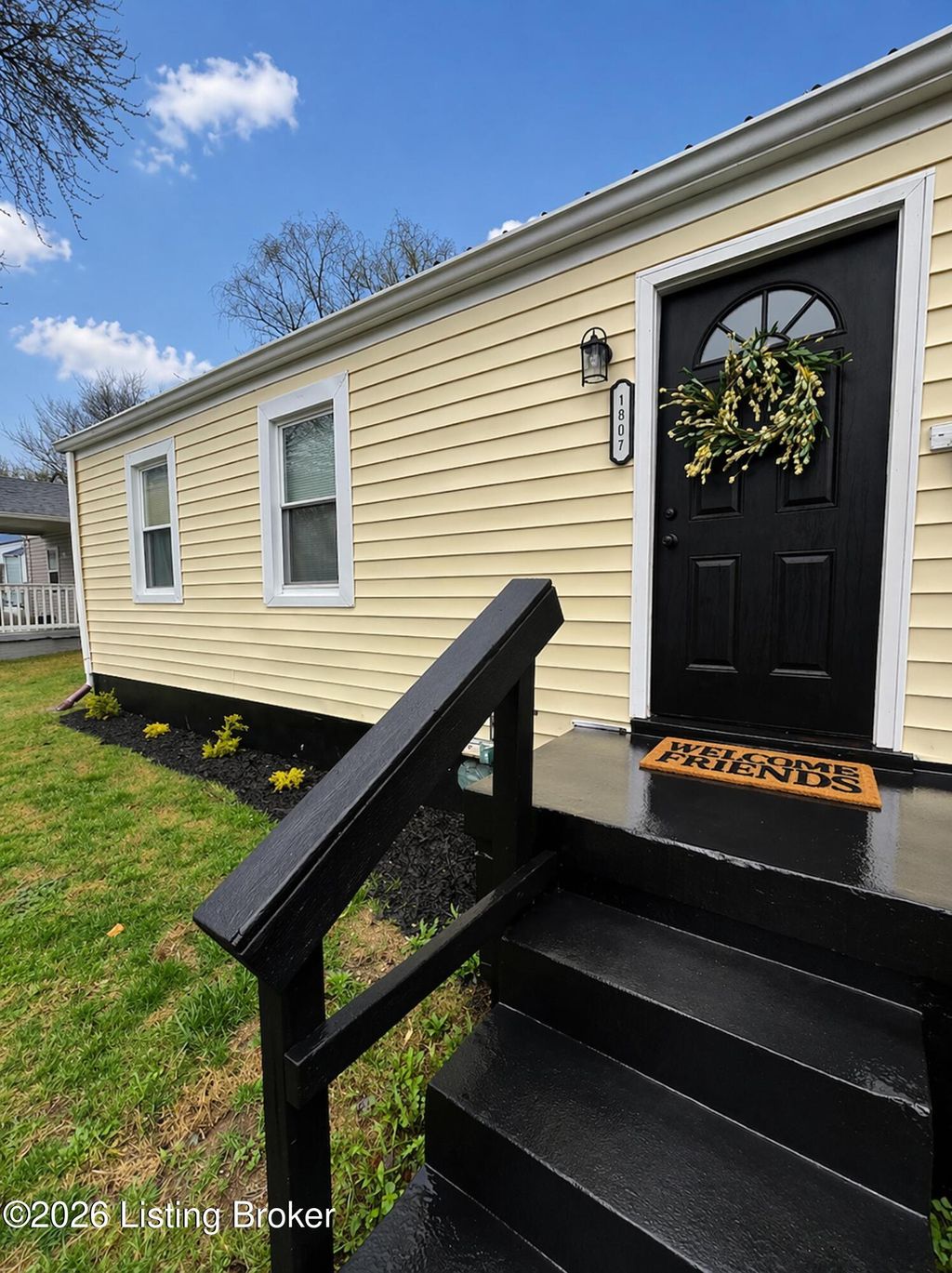 Photo of 1807 Wenatchee Pl, Louisville, KY 40210 (MLS # 1713781)