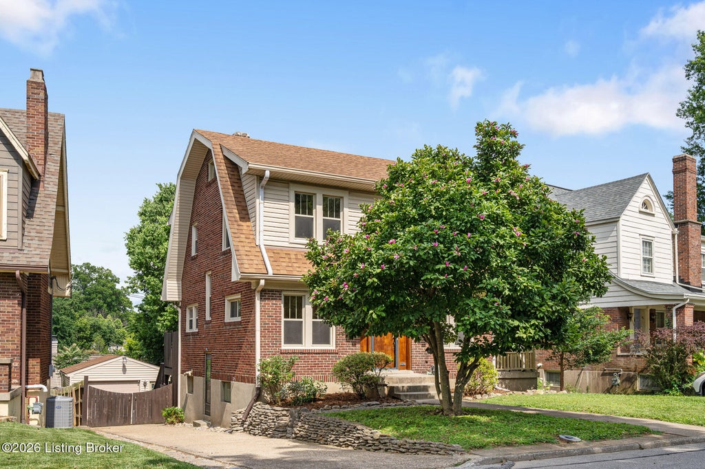 Photo of 1740 Harvard Dr, Louisville, KY 40205 (MLS # 1720363)