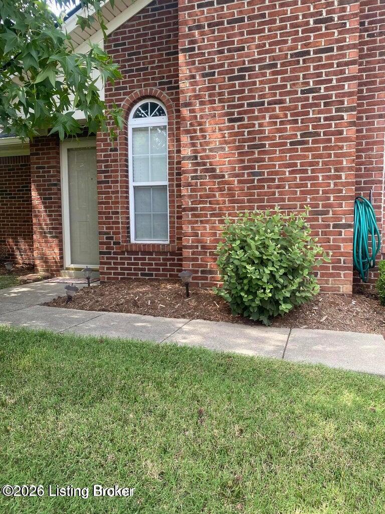 Photo of 11305 Ridge Lake Dr, Louisville, KY 40272 (MLS # 1727601)