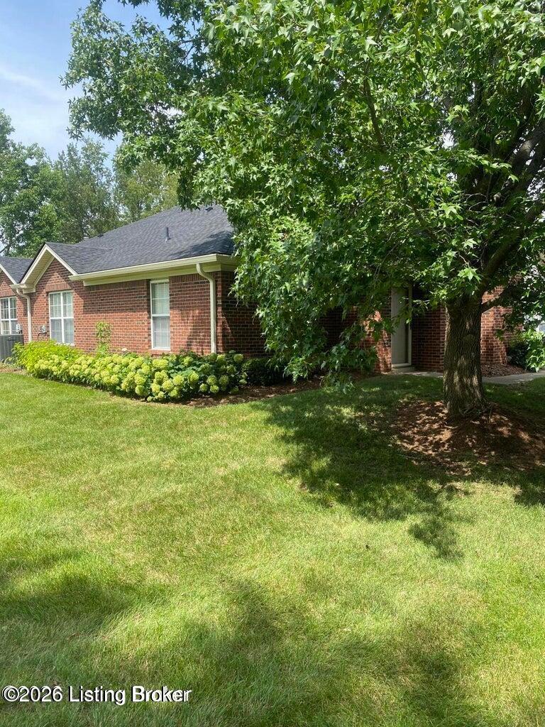 Photo of 11305 Ridge Lake Dr, Louisville, KY 40272 (MLS # 1727601)