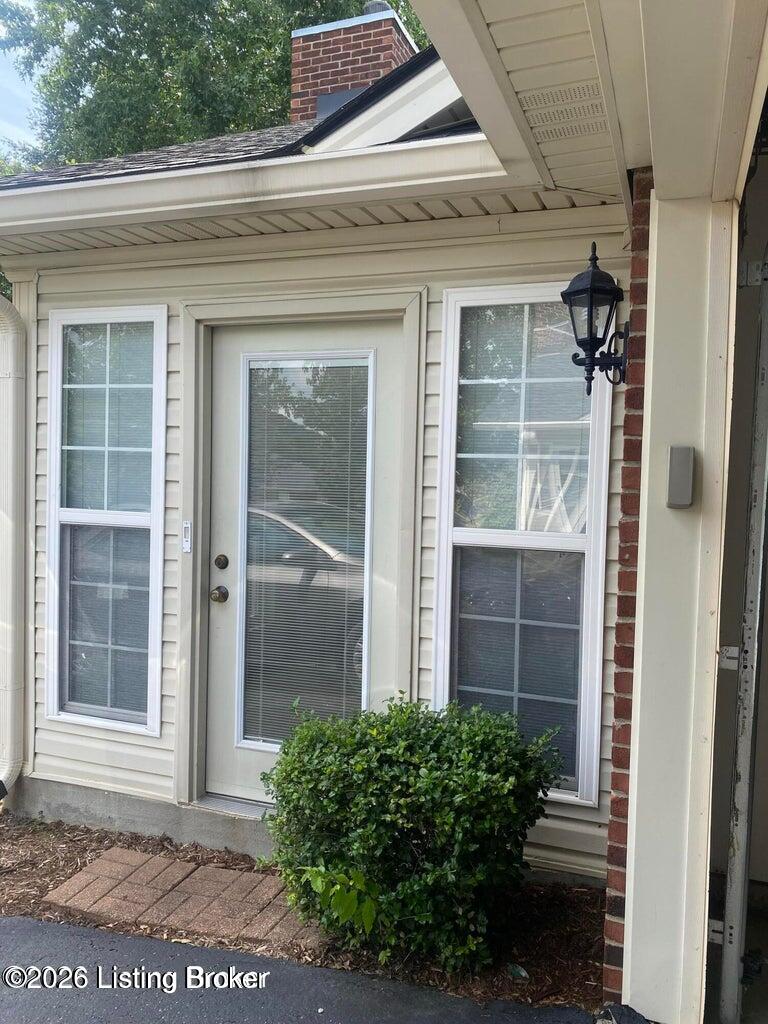 Photo of 11305 Ridge Lake Dr, Louisville, KY 40272 (MLS # 1727601)