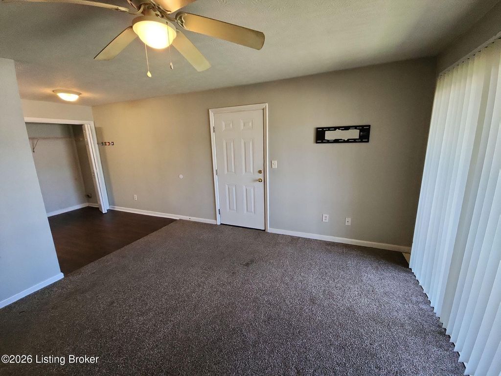 Photo of 4103 Blue Lick Ct #7, Louisville, KY 40229 (MLS # 1717447)