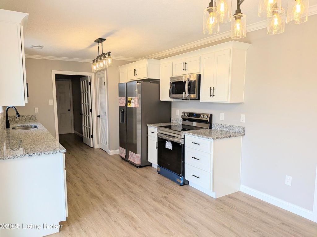 Photo of 155 Meadowview Ln, Cecilia, KY 42724 (MLS # 1707827)