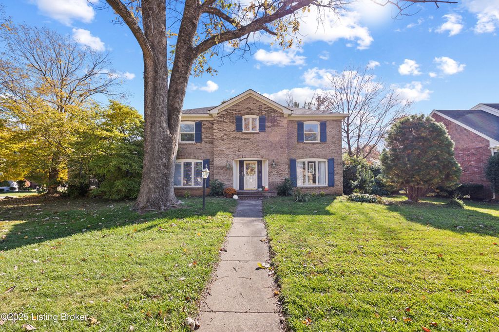 Photo of 10208 Statia Lynn Ct, Louisville, KY 40223 (MLS # 1703835)