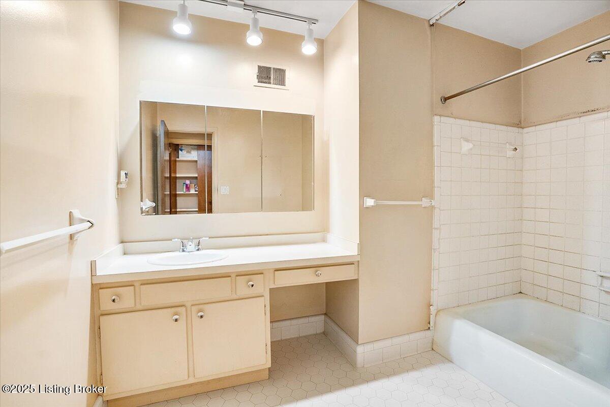 2500 Glenmary Ave #APT 303, Louisville, Kentucky image 29