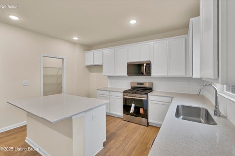 Tiny photo for 3605 Millstone Ct, La Grange, KY 40031 (MLS # 1729404)
