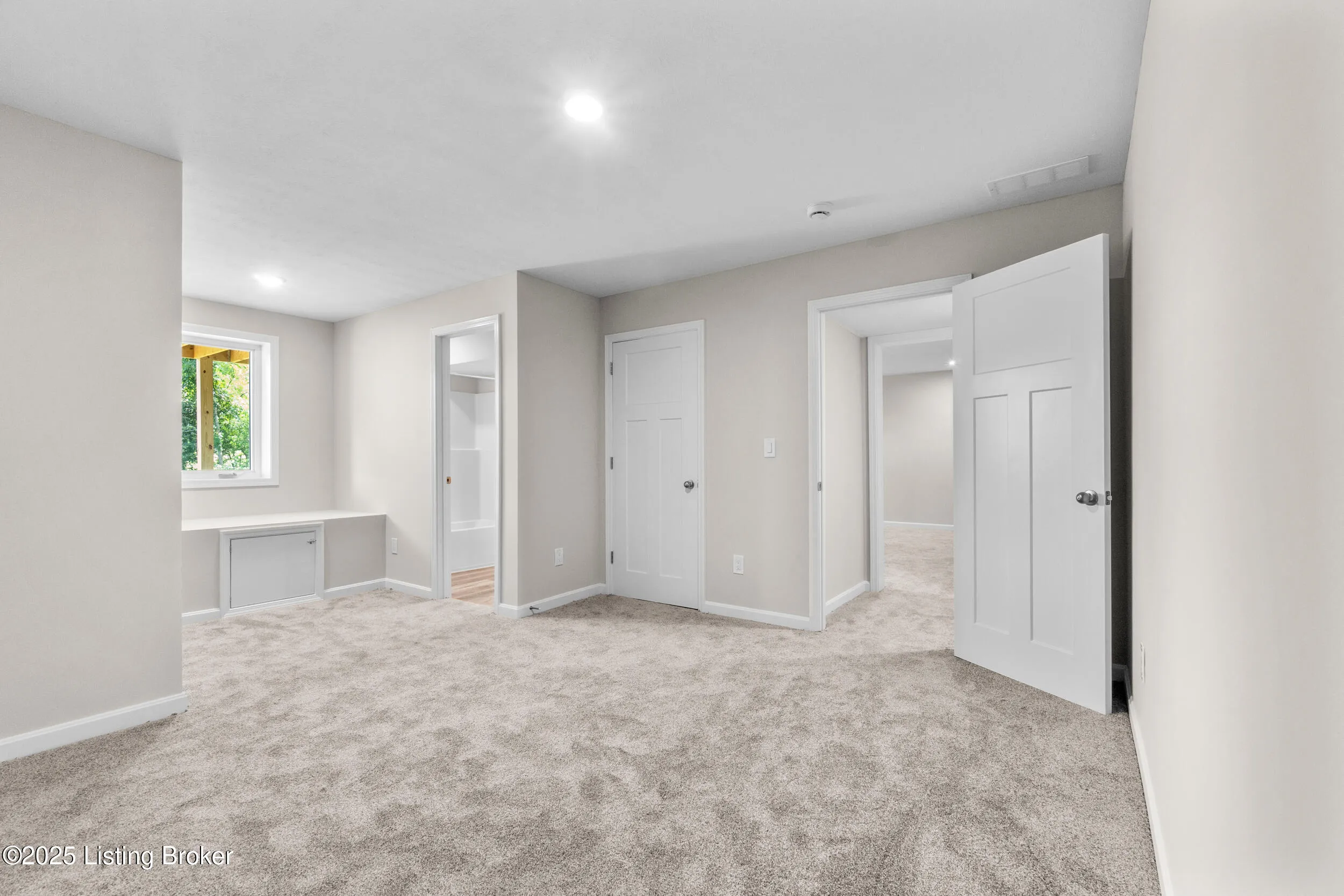 Louisville, Kentucky 40272, United States, 3 Bedrooms Bedrooms, ,3 BathroomsBathrooms,Residential,Active,7857