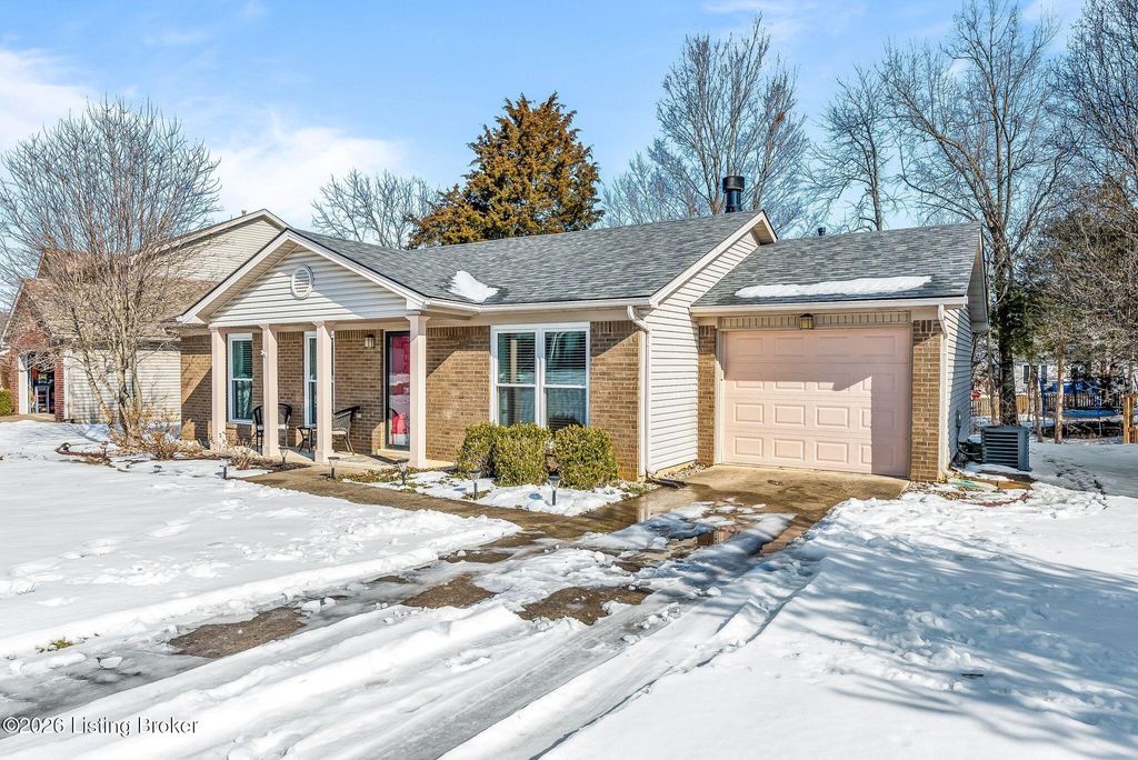 Photo of 311 Woodland Lakes Dr, La Grange, KY 40031 (MLS # 1708773)