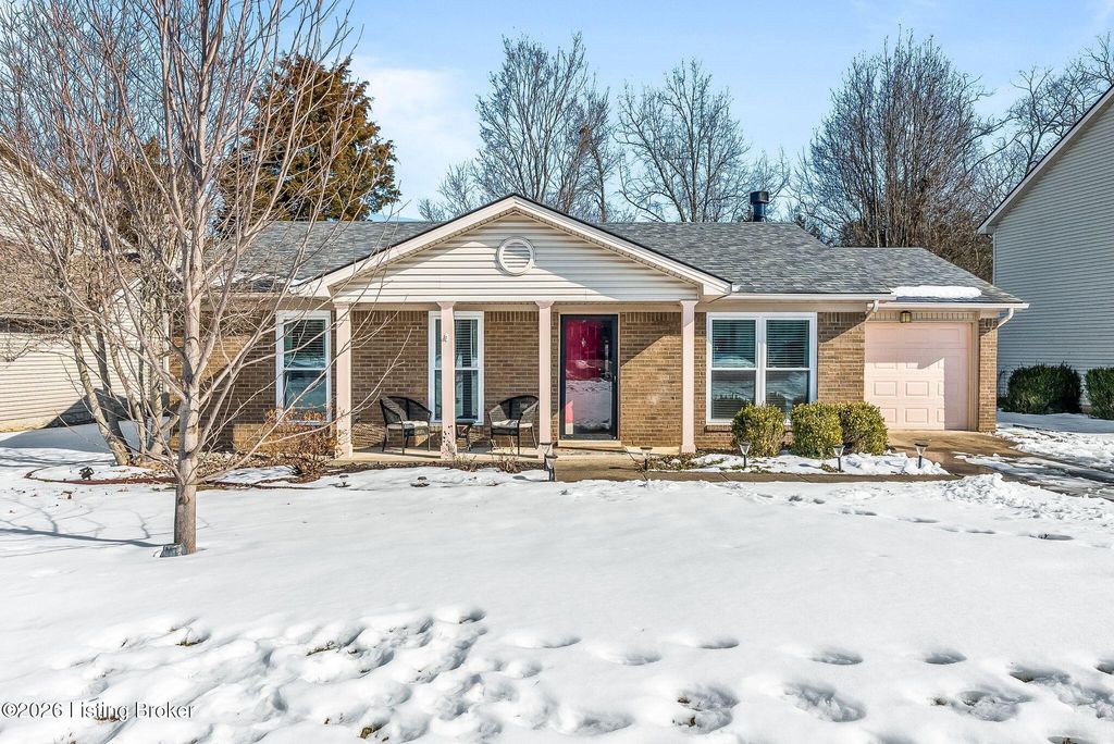 Photo of 311 Woodland Lakes Dr, La Grange, KY 40031 (MLS # 1708773)