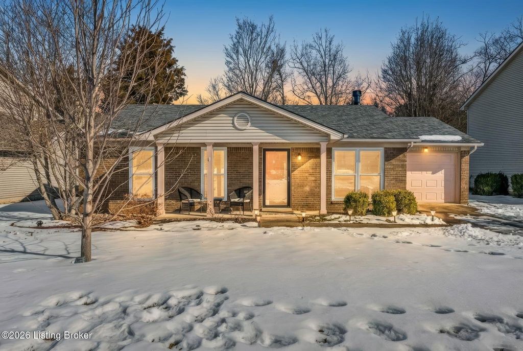 Photo of 311 Woodland Lakes Dr, La Grange, KY 40031 (MLS # 1708773)