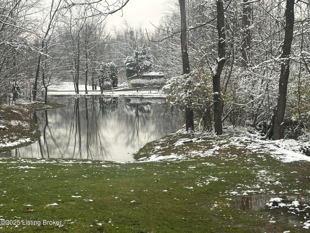 Photo of 9210 Hawthorne Pointe Dr #102, Louisville, KY 40272 (MLS # 1704742)