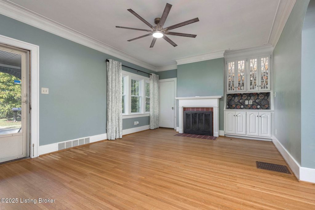 Photo of 419 FAIRLAWN Rd, Louisville, KY 40207 (MLS # 1706604)