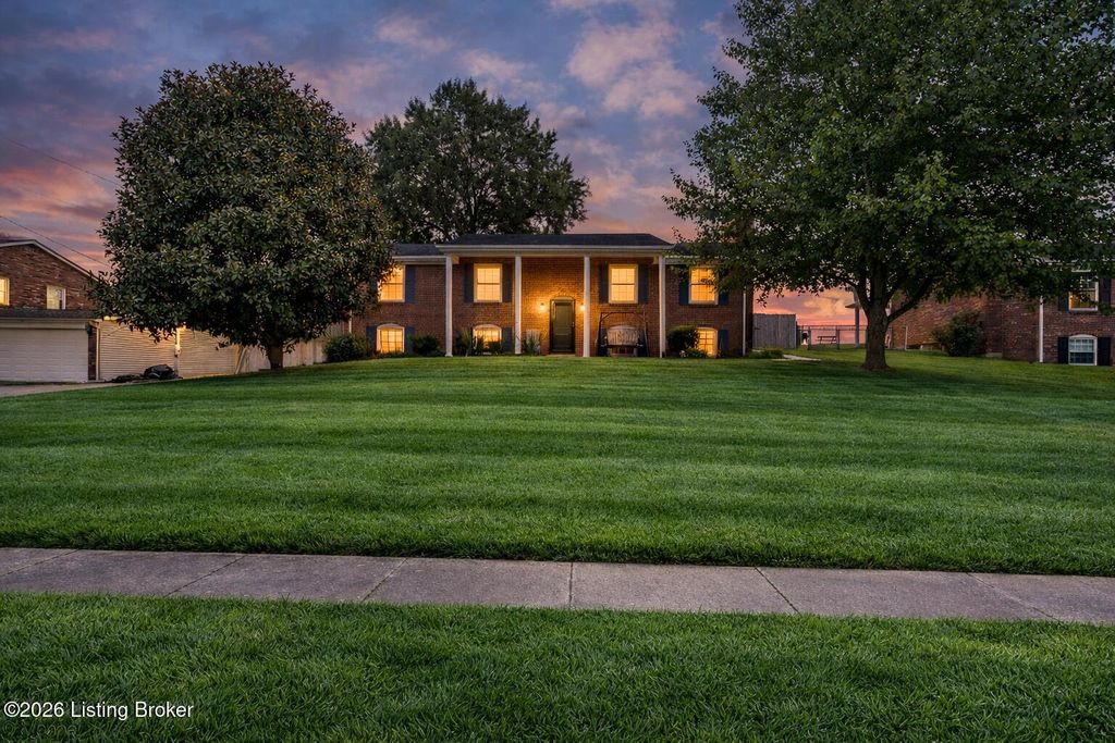 Photo of 705 Bon Aire Dr, Elizabethtown, KY 42701 (MLS # 1708669)