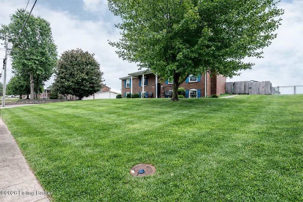 Photo of 705 Bon Aire Dr, Elizabethtown, KY 42701 (MLS # 1708669)