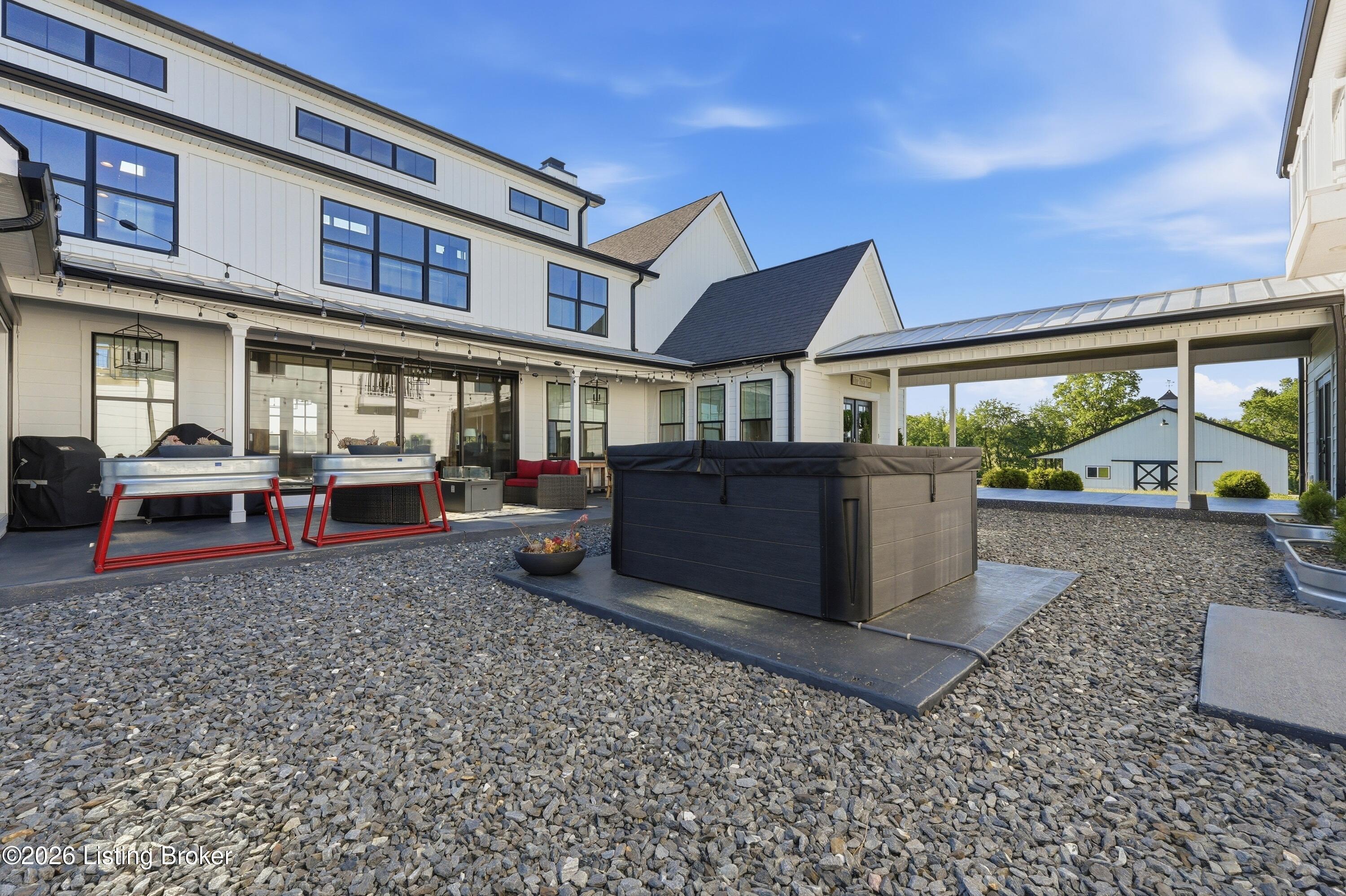 Shelbyville, Kentucky, 40065, United States, 5 Bedrooms Bedrooms, ,5 BathroomsBathrooms,Residential,Contingent,2052089