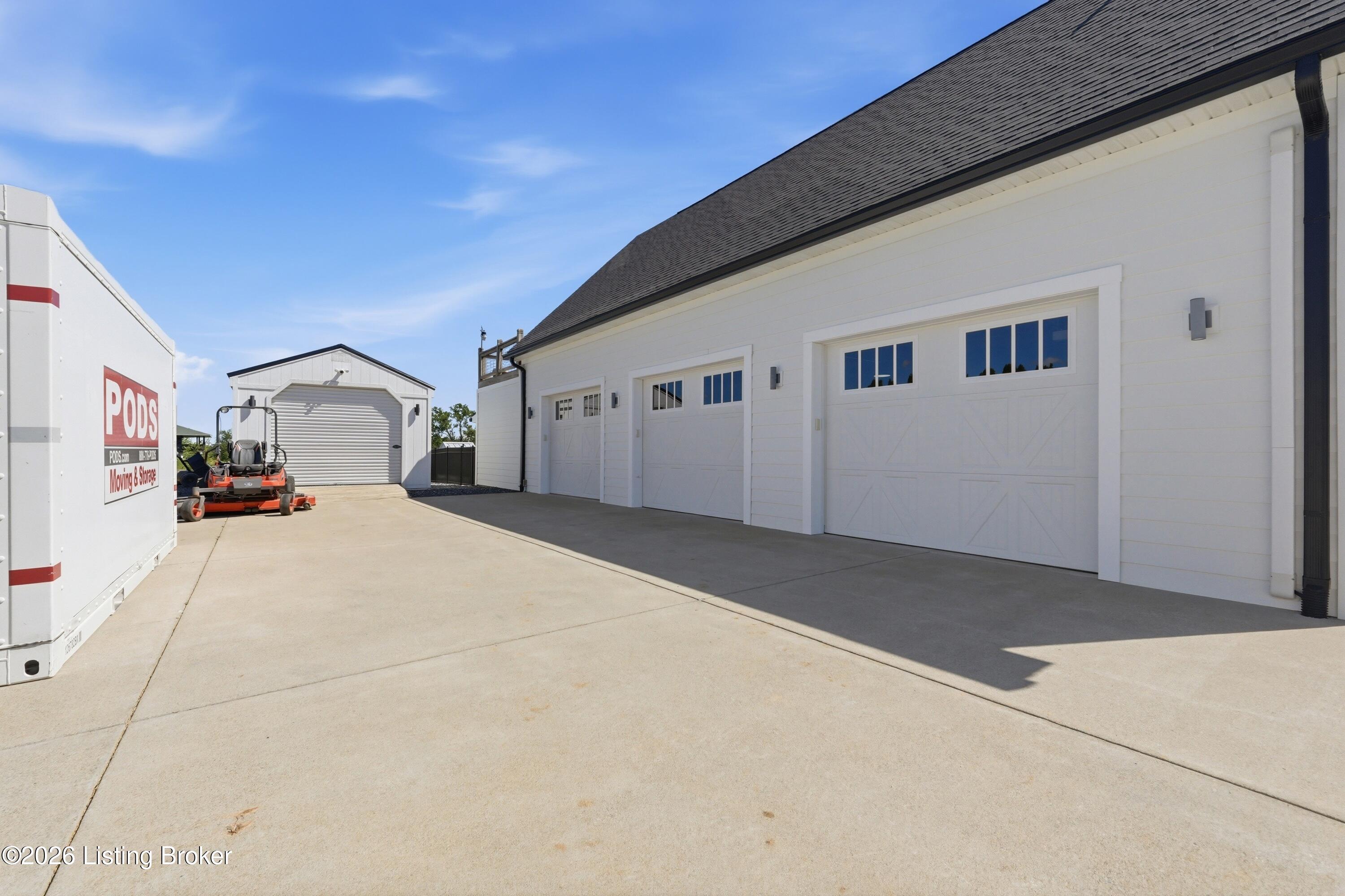 Shelbyville, Kentucky, 40065, United States, 5 Bedrooms Bedrooms, ,5 BathroomsBathrooms,Residential,Contingent,2052089