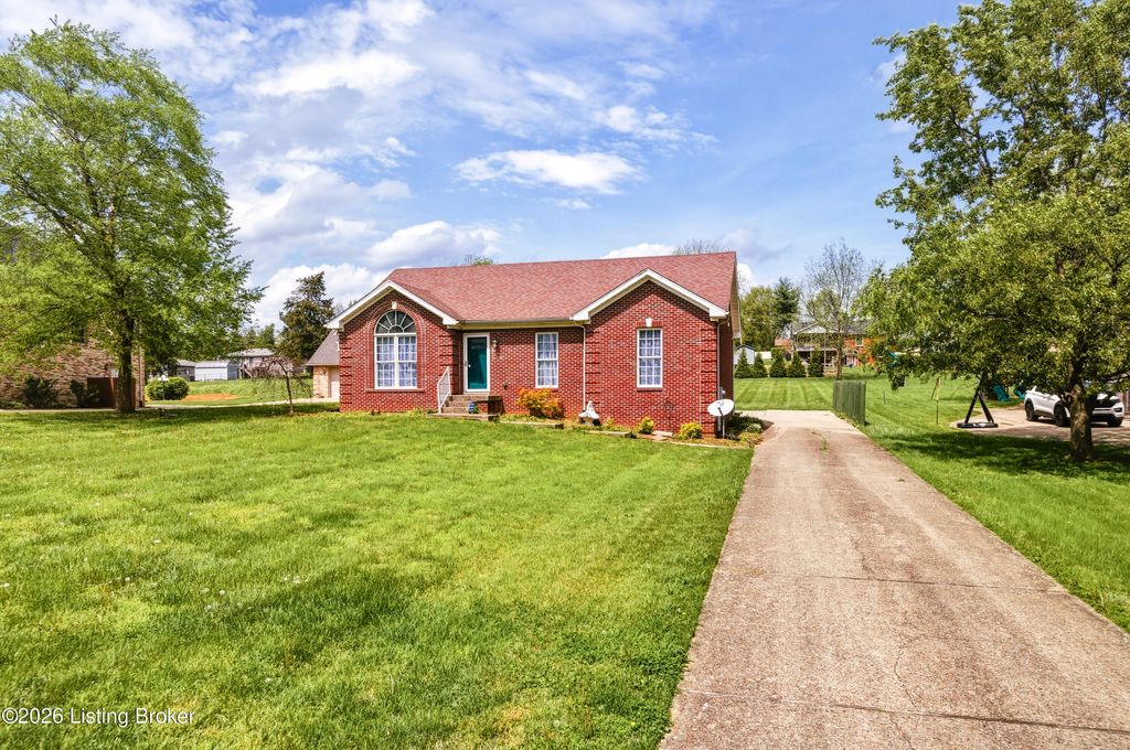 Photo of 3411 E Hebron Ln, Shepherdsville, KY 40165 (MLS # 1714747)