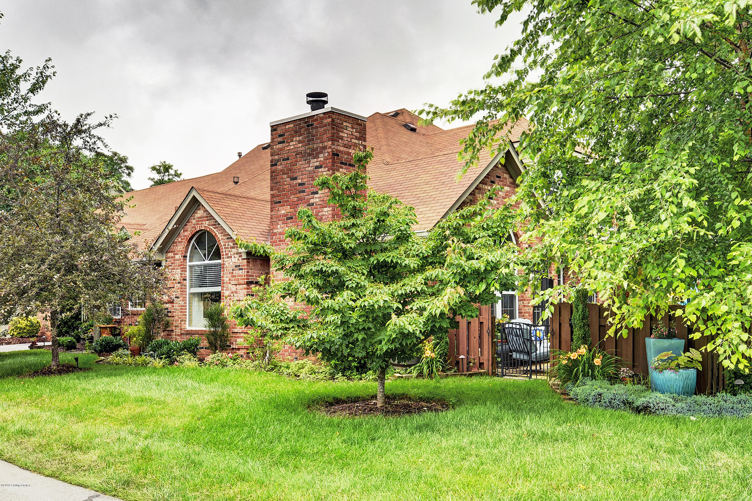 Photo 1 of 29 — 9312 Springmont Pl, Louisville, KY 40241