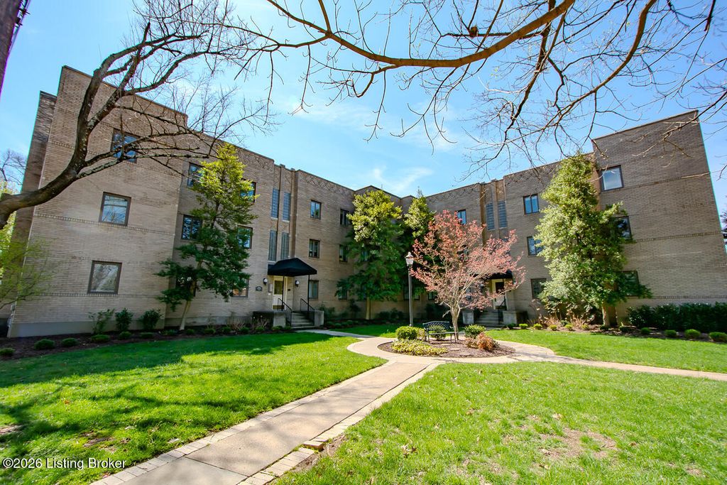 Photo of 2126 Village Dr #APT 12, Louisville, KY 40205 (MLS # 1712419)