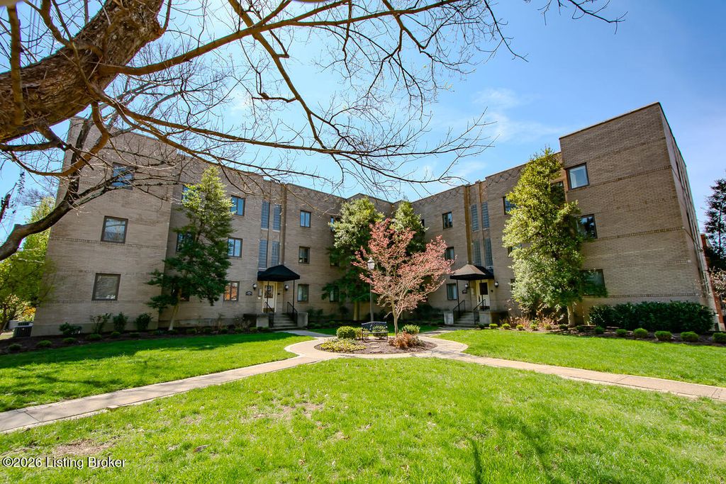 Photo of 2126 Village Dr #APT 12, Louisville, KY 40205 (MLS # 1712419)