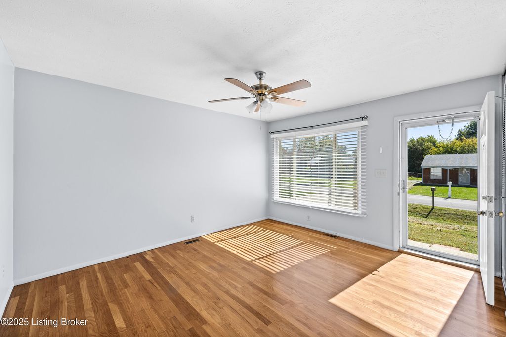 Photo of 330 Norwood Way, Louisville, KY 40229 (MLS # 1707152)