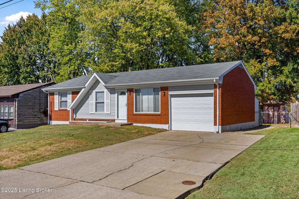 Photo of 330 Norwood Way, Louisville, KY 40229 (MLS # 1707152)