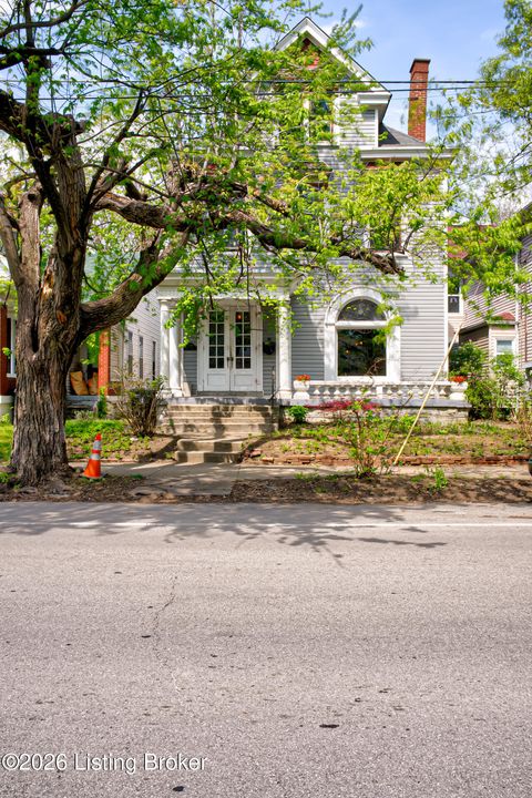 Photo of 721 E Oak St, Louisville, KY 40203 (MLS # 1714709)