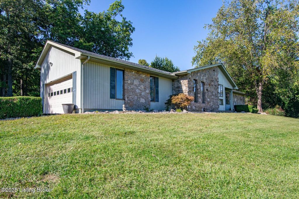 Photo of 102 Thicket Ct, Radcliff, KY 40160 (MLS # 1715200)