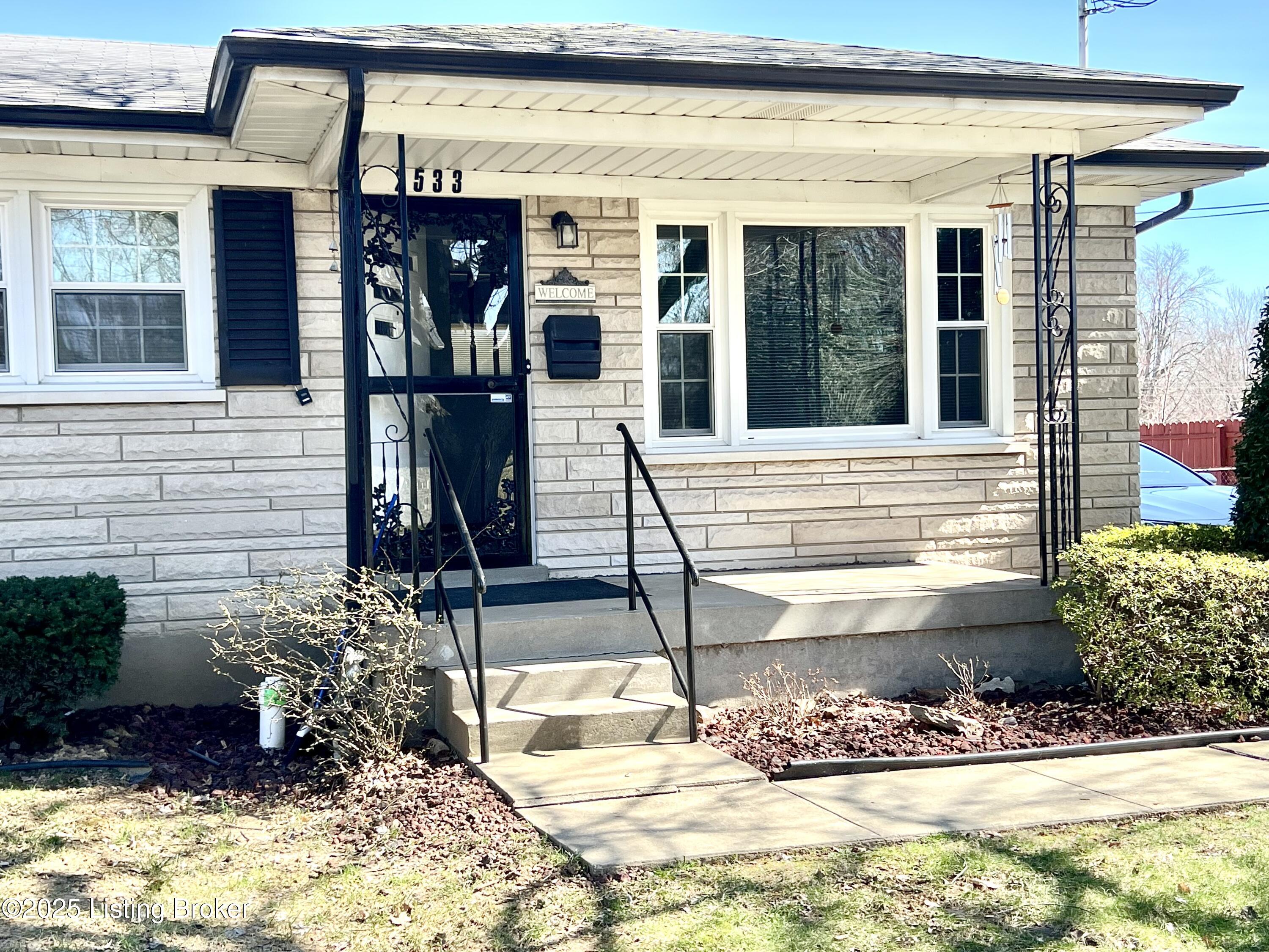 2533 Legene Dr, Louisville, Pennsylvania image 2