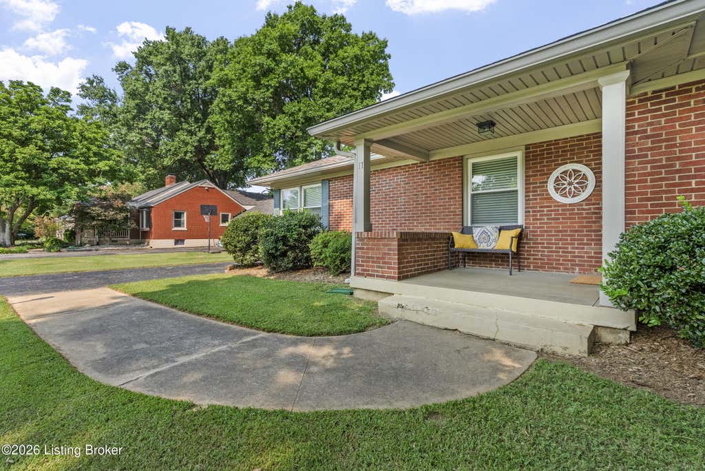 Photo of 17 Narwood Dr, Louisville, KY 40299 (MLS # 1725957)