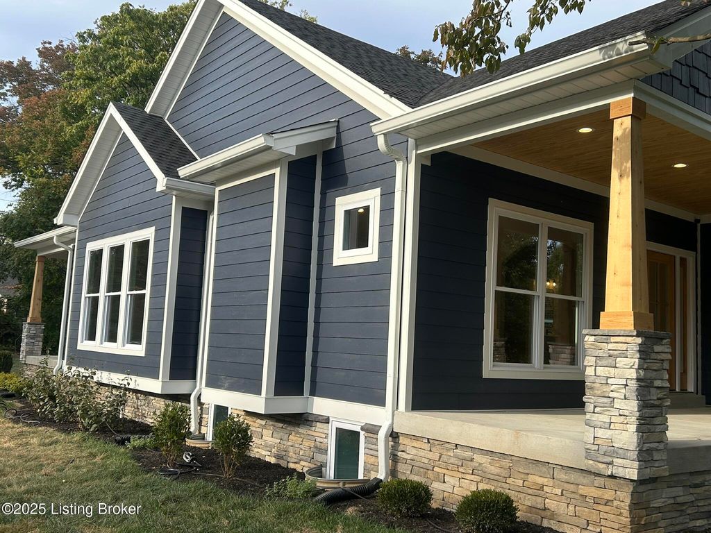 Photo of 1885 Richmond Dr, Louisville, KY 40205 (MLS # 1704946)