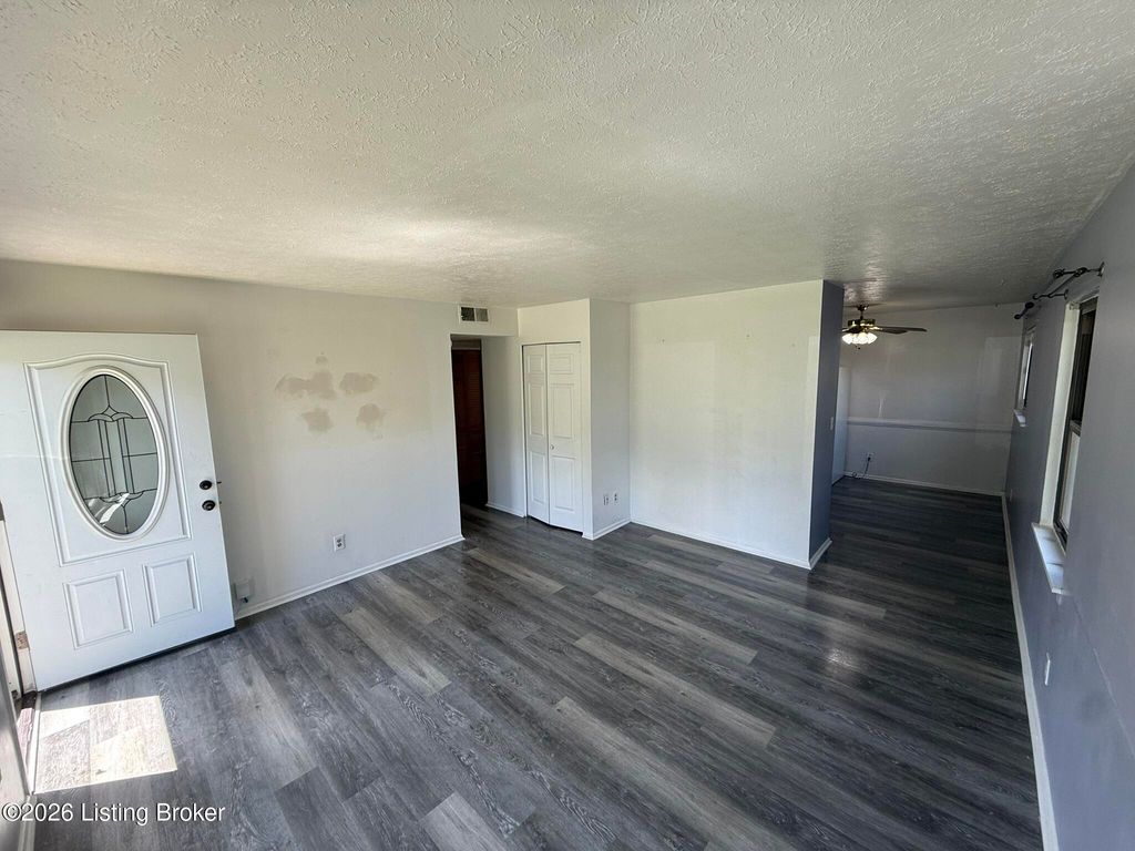 Photo of 5016 Invicta Dr, Louisville, KY 40216 (MLS # 1713575)