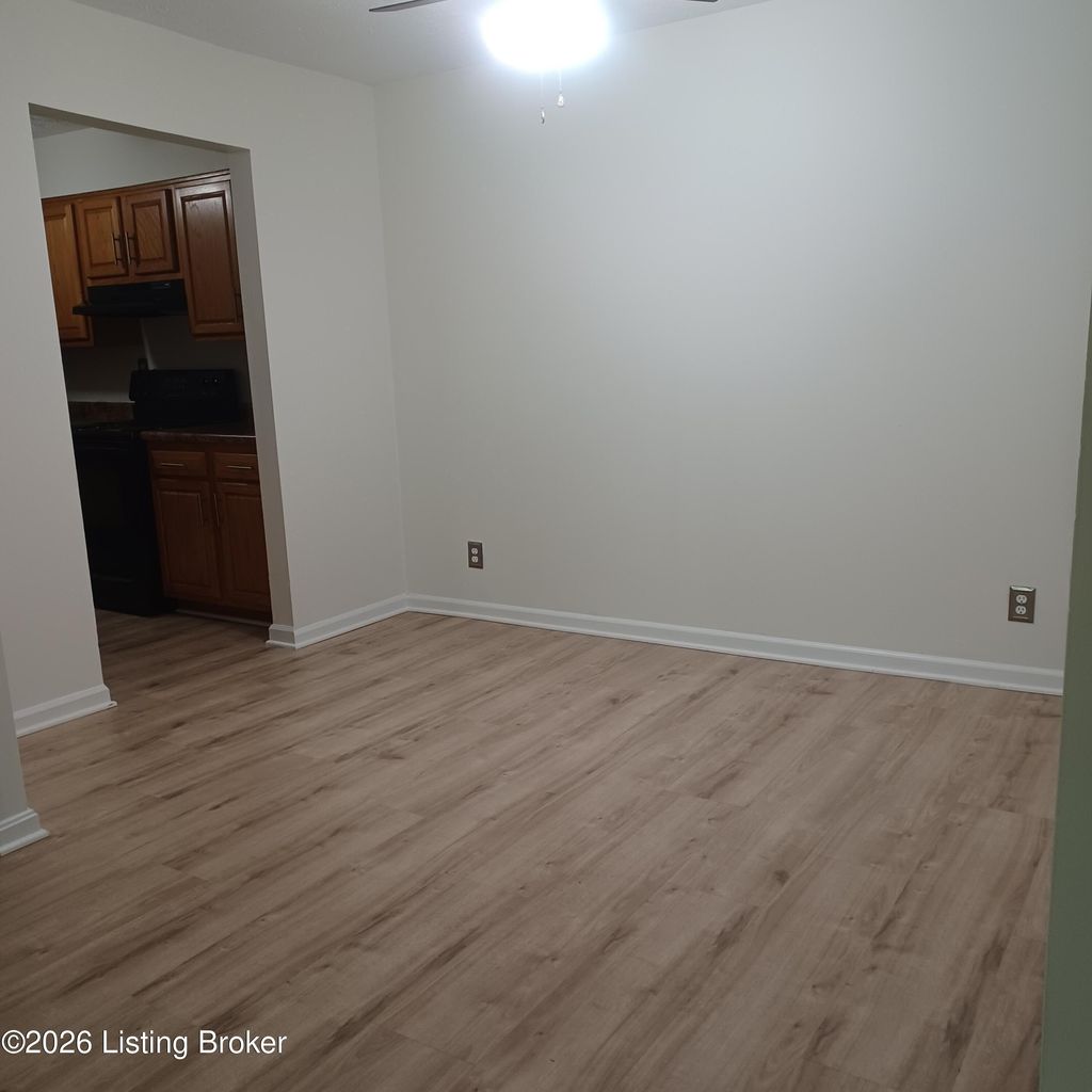 Photo of 3507 Lodge Ln #APT 313, Louisville, KY 40218 (MLS # 1715807)