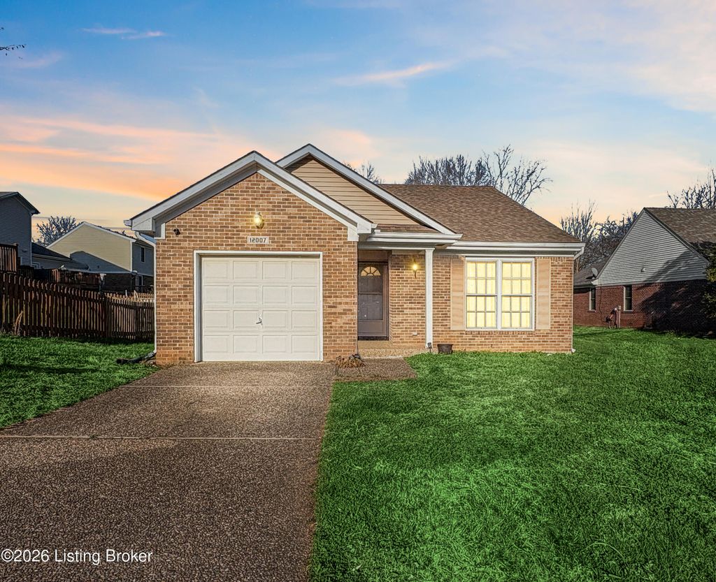 Photo of 12007 Fallen Oak Ct, Louisville, KY 40245 (MLS # 1712038)