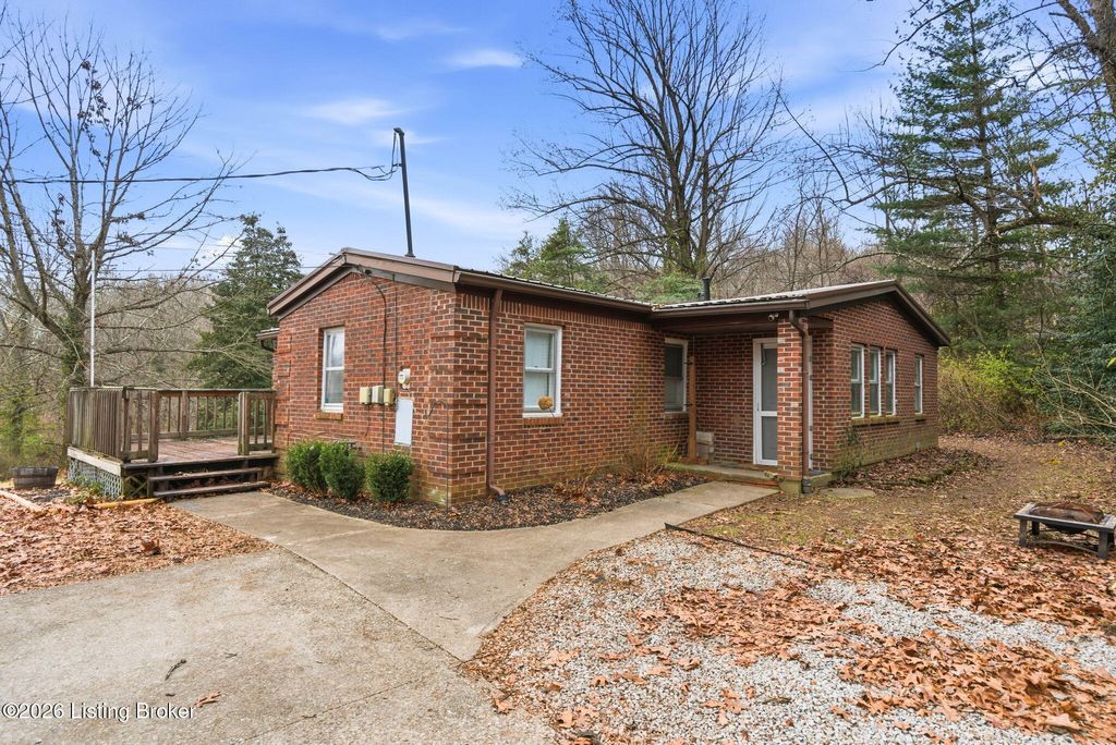 Photo of 3416 Schooler Ln, Louisville, KY 40272 (MLS # 1706165)