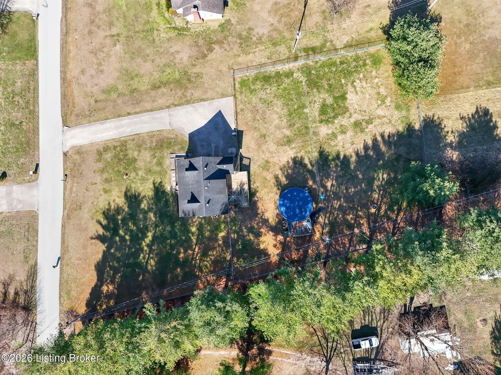 Photo of 630 Picnic Hill Rd, Irvine, KY 40336 (MLS # 1710378)