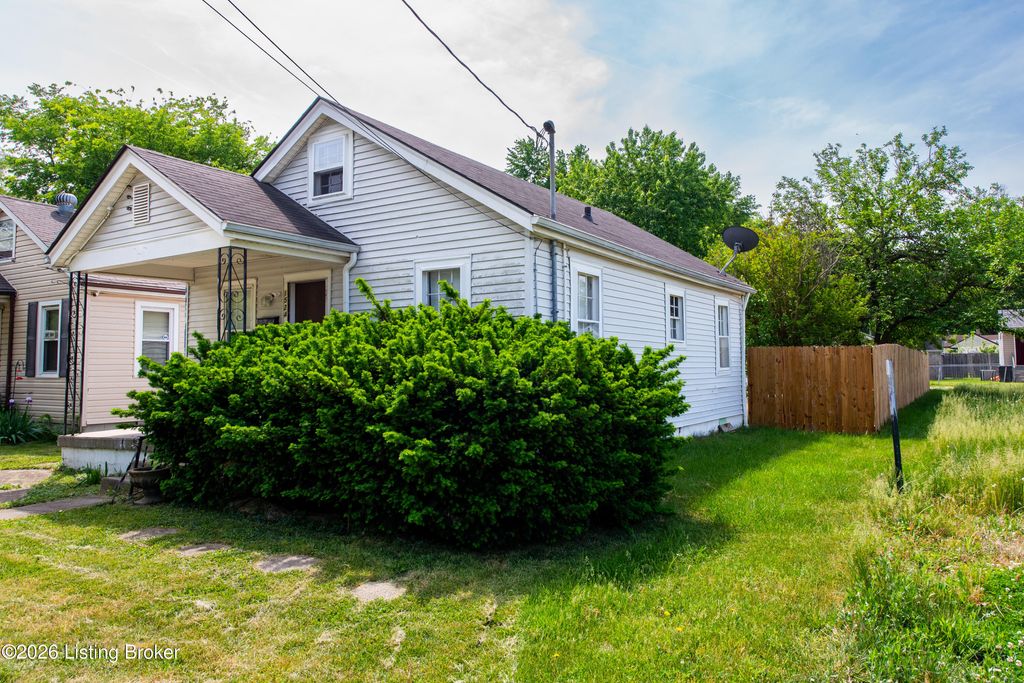 Photo of 1524 Bicknell Ave, Louisville, KY 40215 (MLS # 1715812)