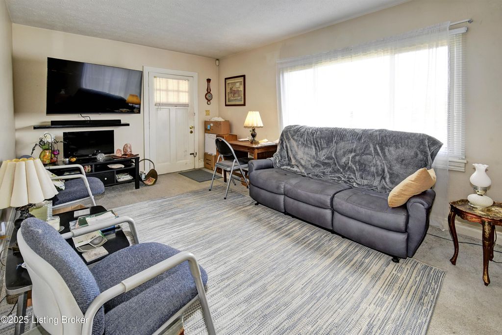 Photo of 618 W Southern Heights Ave, Louisville, KY 40215 (MLS # 1705009)