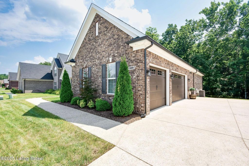 Photo of 15808 Barkley Lake Ct, Louisville, KY 40245 (MLS # 1704482)