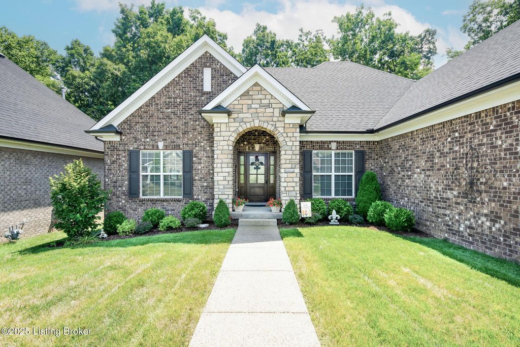 Photo of 15808 Barkley Lake Ct, Louisville, KY 40245 (MLS # 1704482)