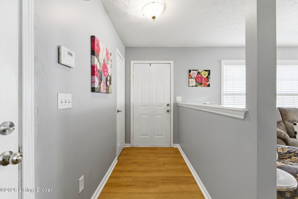 Photo of 8461 Grand Trevi Dr, Louisville, KY 40228 (MLS # 1714154)