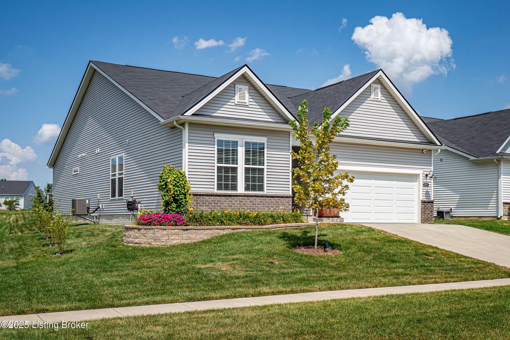 Photo of 3711 Creekstone Bluff Blvd, La Grange, KY 40031 (MLS # 1695270)