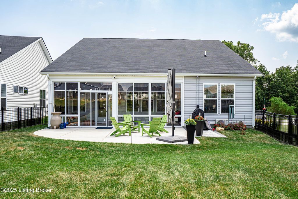 Photo of 3711 Creekstone Bluff Blvd, La Grange, KY 40031 (MLS # 1695270)