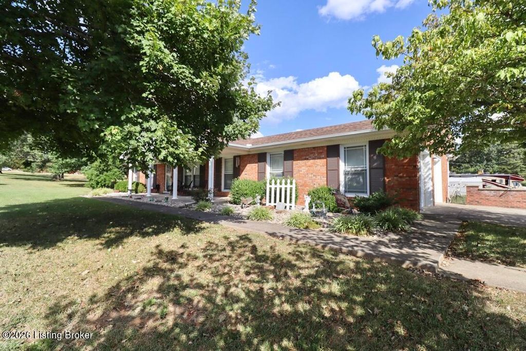 Photo of 148 Hillcreek Rd, Shepherdsville, KY 40165 (MLS # 1712926)